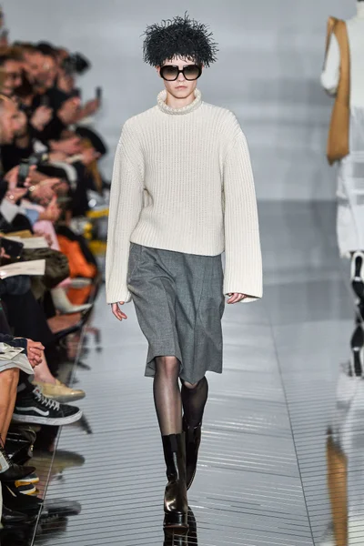 Look 15